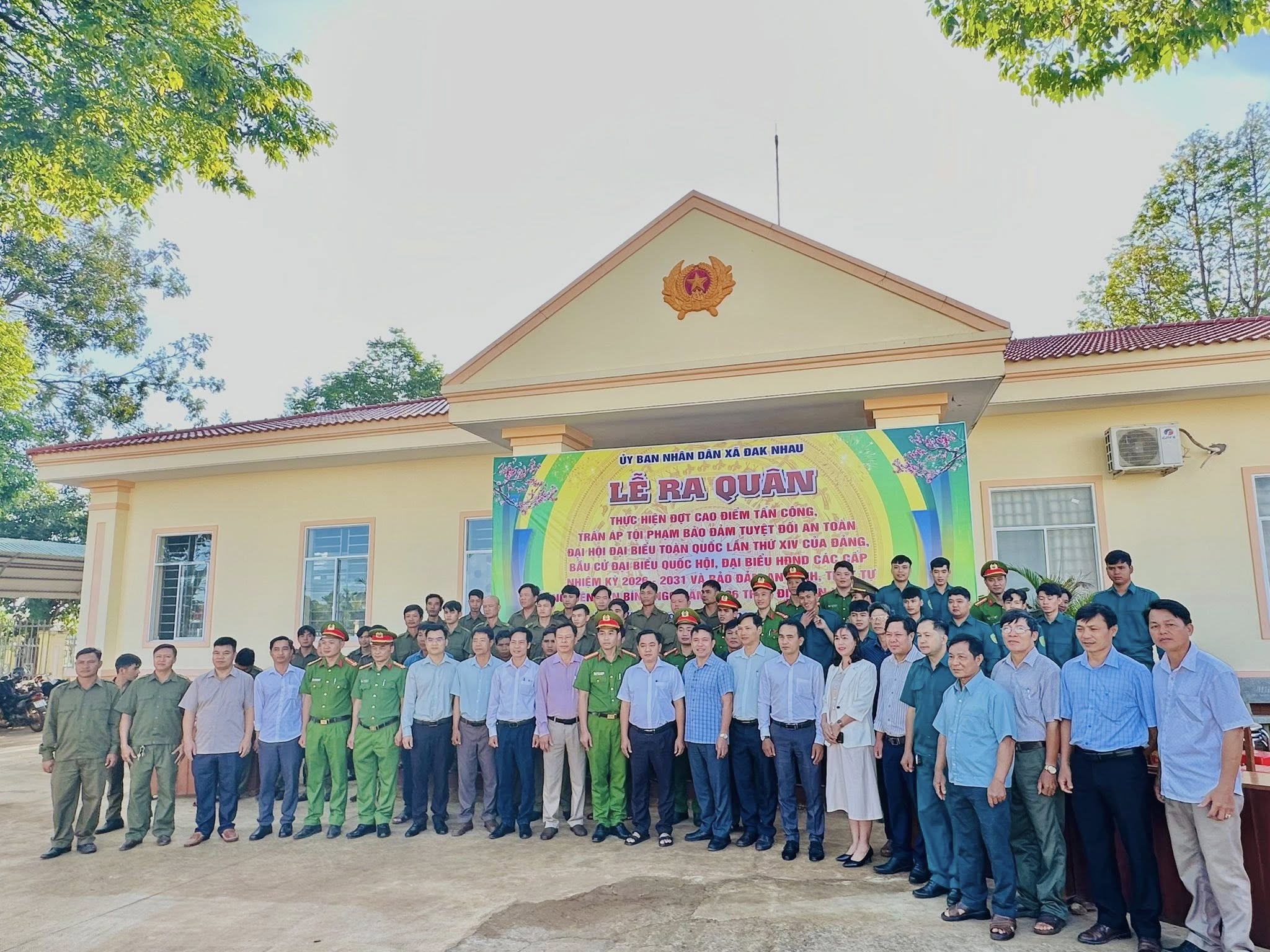 CÔNG AN XÃ ĐAK NHAU RA QUÂN TẤN CÔNG, TRẤN ÁP TỘI PHẠM