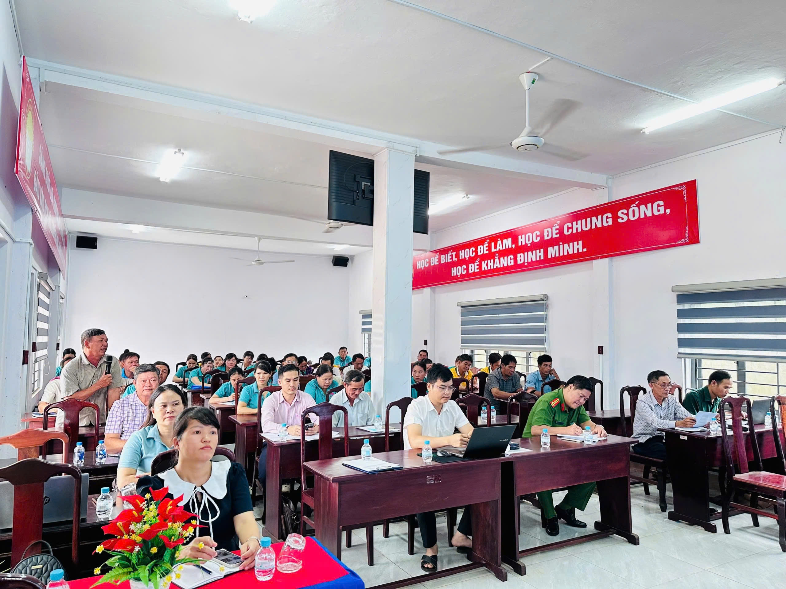 XÃ ĐAK NHAU: BAN ĐẠI DIỆN HĐQT NHCSXH HỌP PHIÊN THƯỜNG KỲ 6 THÁNG ĐẦU NĂM 2026